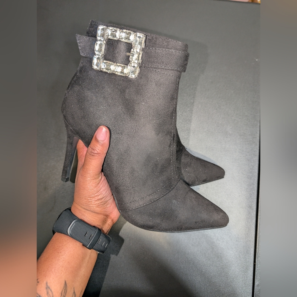 NEW Rogue Women's Black Jewelled-Buckle Suede Ankle Stiletto Bootie Side